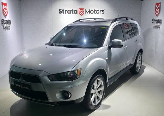 MITSUBISHI OUTLANDER 3.0 GT 4X4 V6 24V GASOLINA 4P AUTOMÁTICO MITSUBISHI OUTLANDER 3.0 GT 4X4 V6 24V GASOLINA 4P AUTOMÁTICO